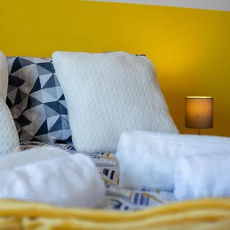 Sun House By Lovelystay Appartement